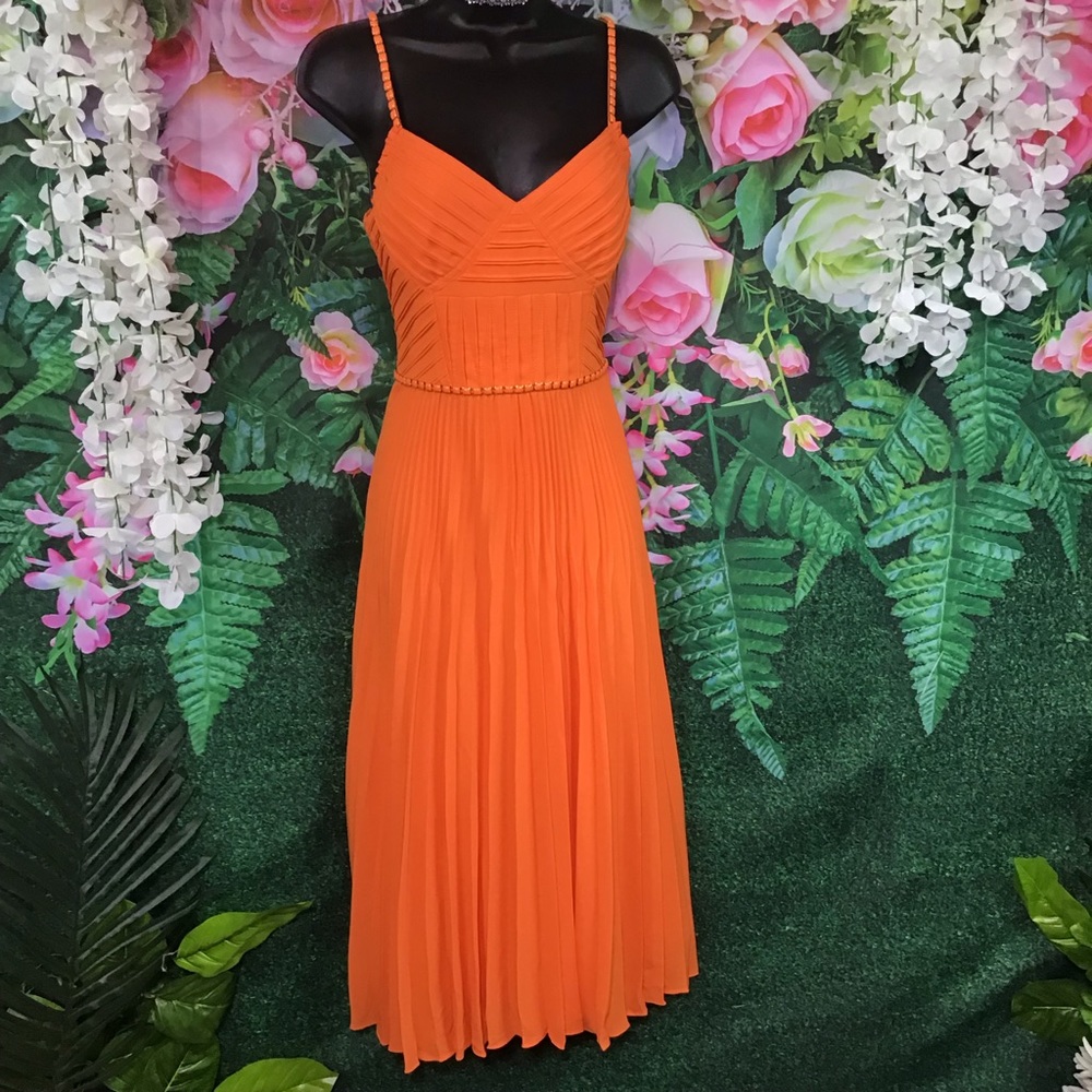 Karen Millen Orange chain pleated dress - Picture 2 of 16